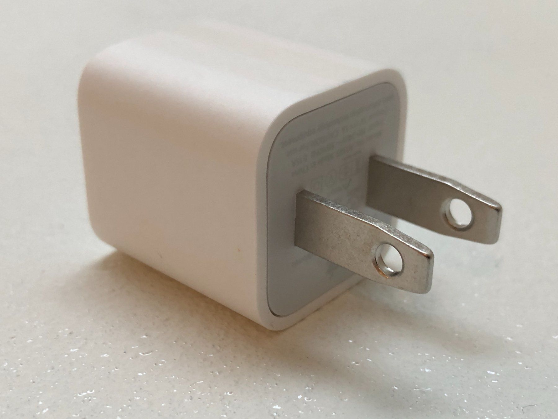 Apple Ladegeräte: Apple USB Netzteil 5W A1385 /Steckertyp A: USA, Kanada, etc. – Neu und originalverpackt aus Thalwil von Sommerwende 1