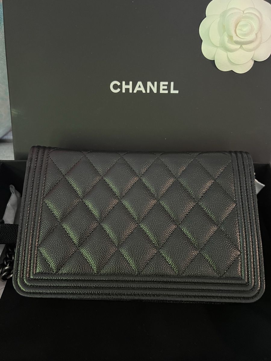 Chanel Portafogli: BOY CHANEL Wallet On Chain – Nuovo (secondo la descrizione) da Zürich venduto da mfc_d6rv 1