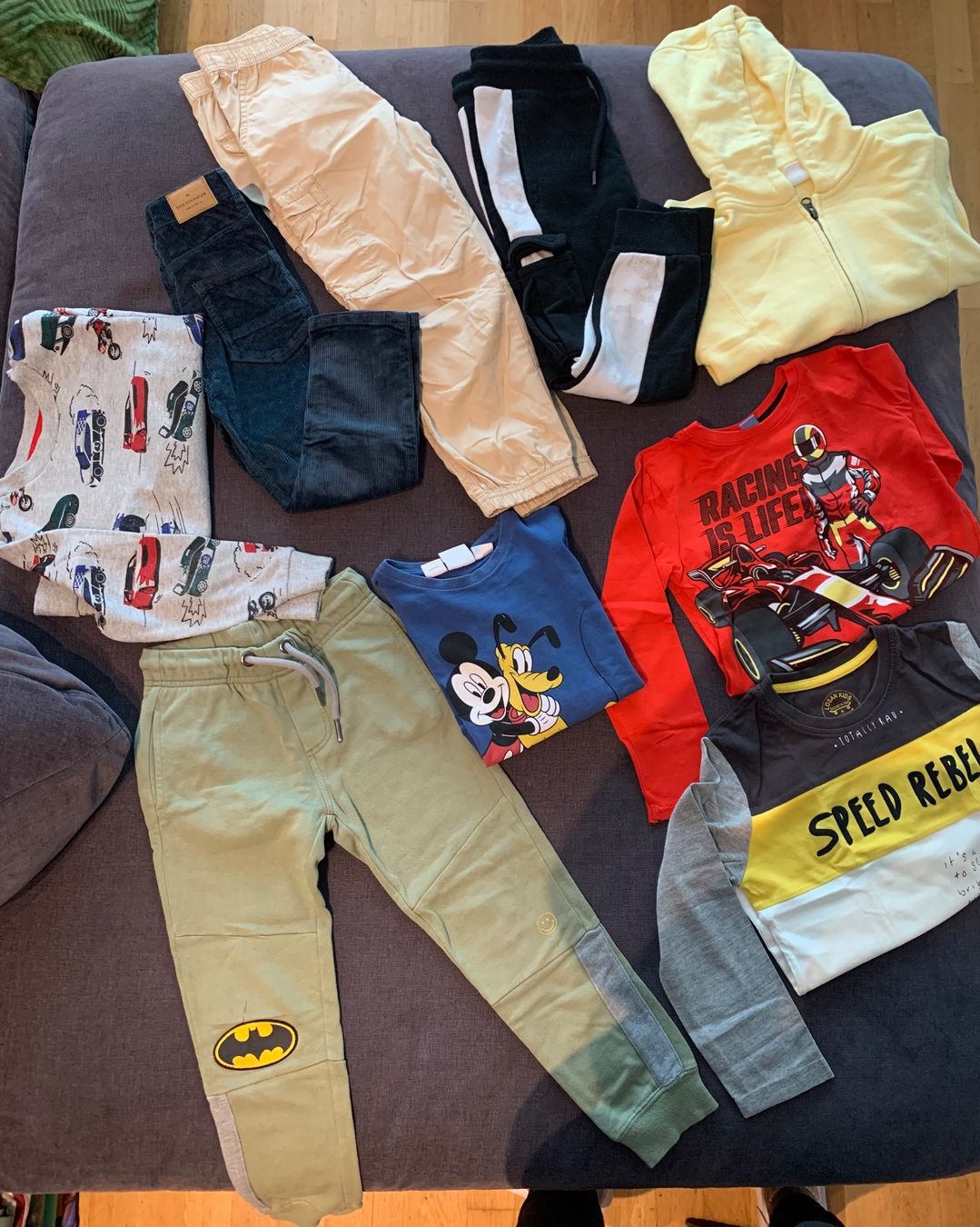 Lotti & Set di vestiti: Pullover und Hosen Kinder Jungen Gr.110 – Usato da Bülach venduto da engeli92