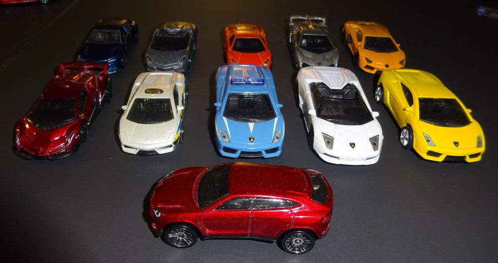 Lot De Voitures Miniatures Jouets - Hot Wheels, Siku, Matchbox, Environ 1 Kg, Occasion En Bon état