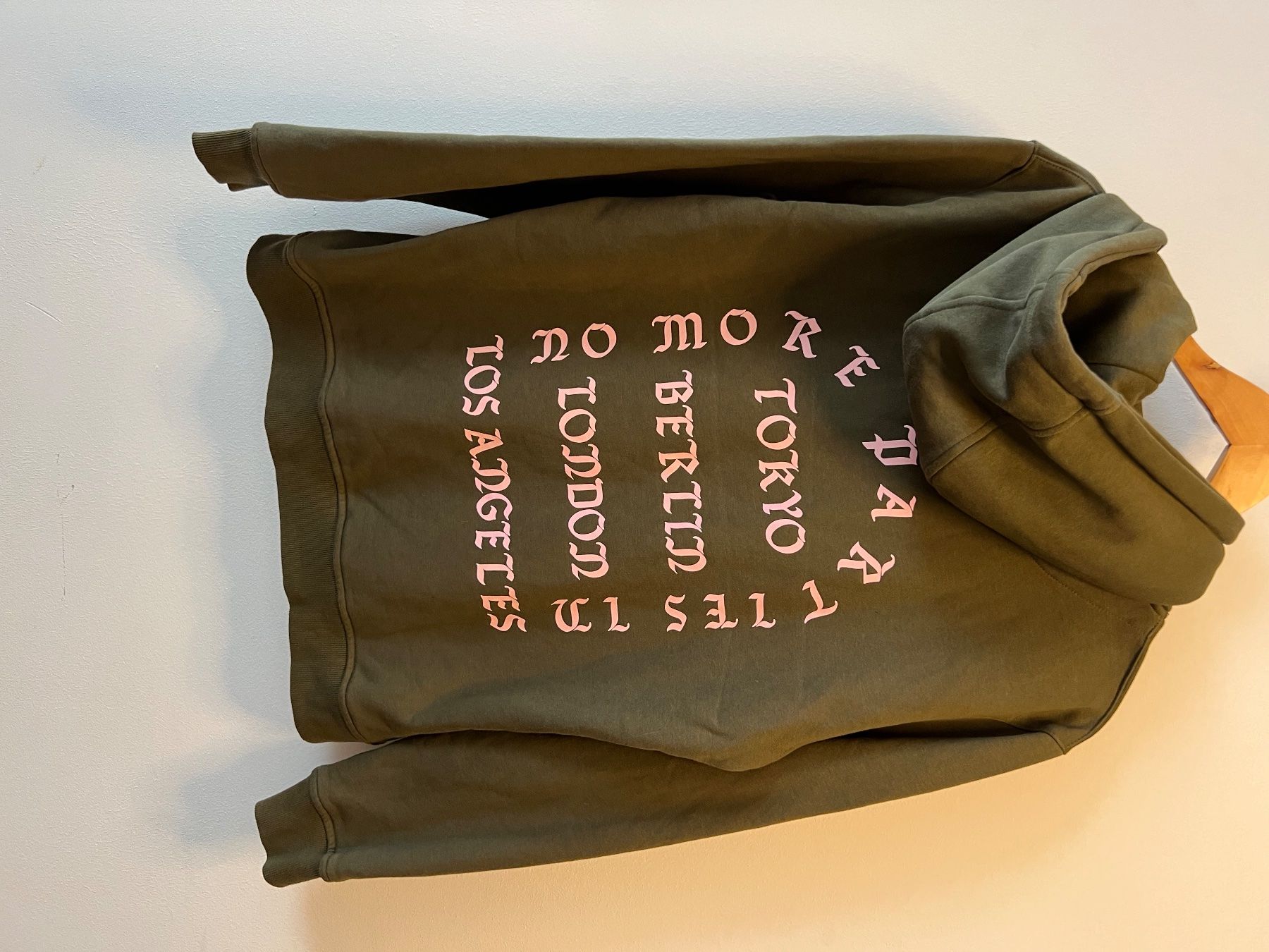 Maglioni & Felpe: MisterTee LA Hoodie – Usato da Schlieren venduto da svenbaettig 1