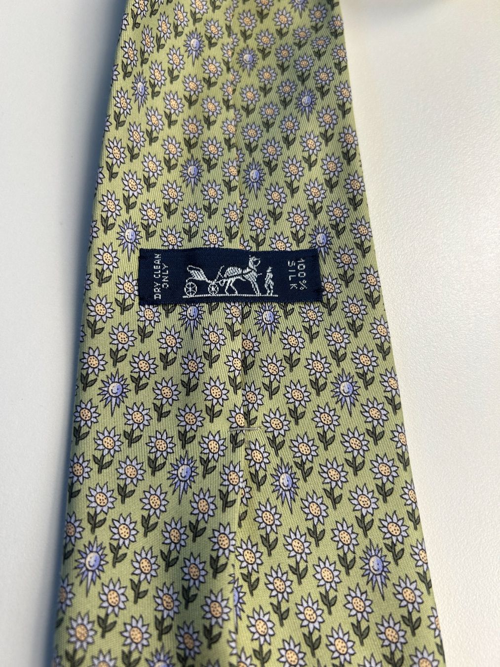 Hermès Cravatte: Hermès Blumen Krawatte – Nuovo (secondo la descrizione) da Bern venduto da kurtikobolt74 2