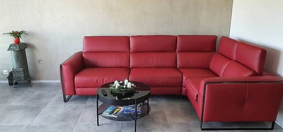 Sofas: Canapé d'angle cuire rouge électrique – Gebraucht aus Nyon von Shurikem 2