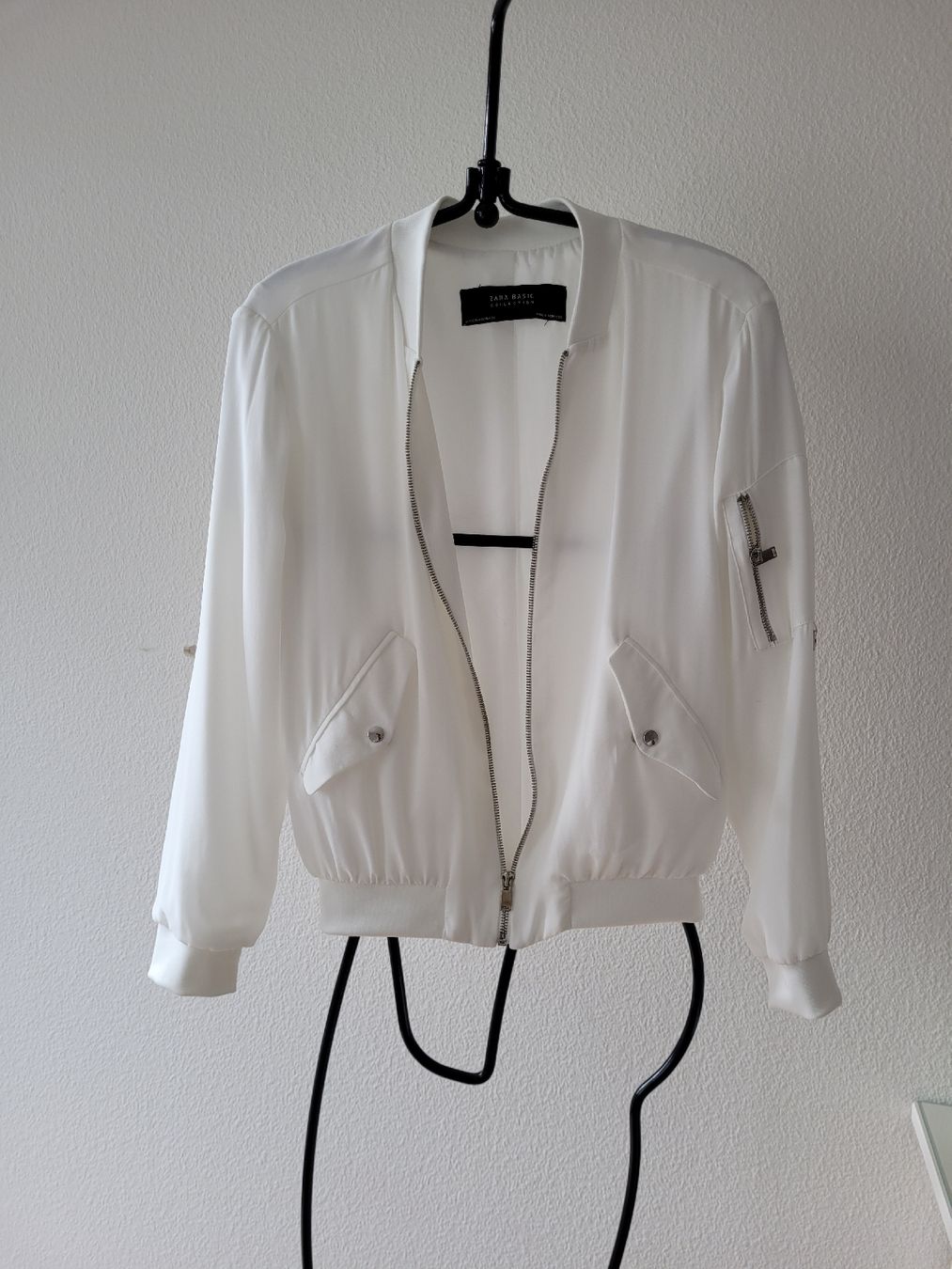 Zara Giacche: Zara Basic Bomberjacke Weiss Gr. XS Übergangsjacke – Usato da Zürich venduto da cas_h8ty