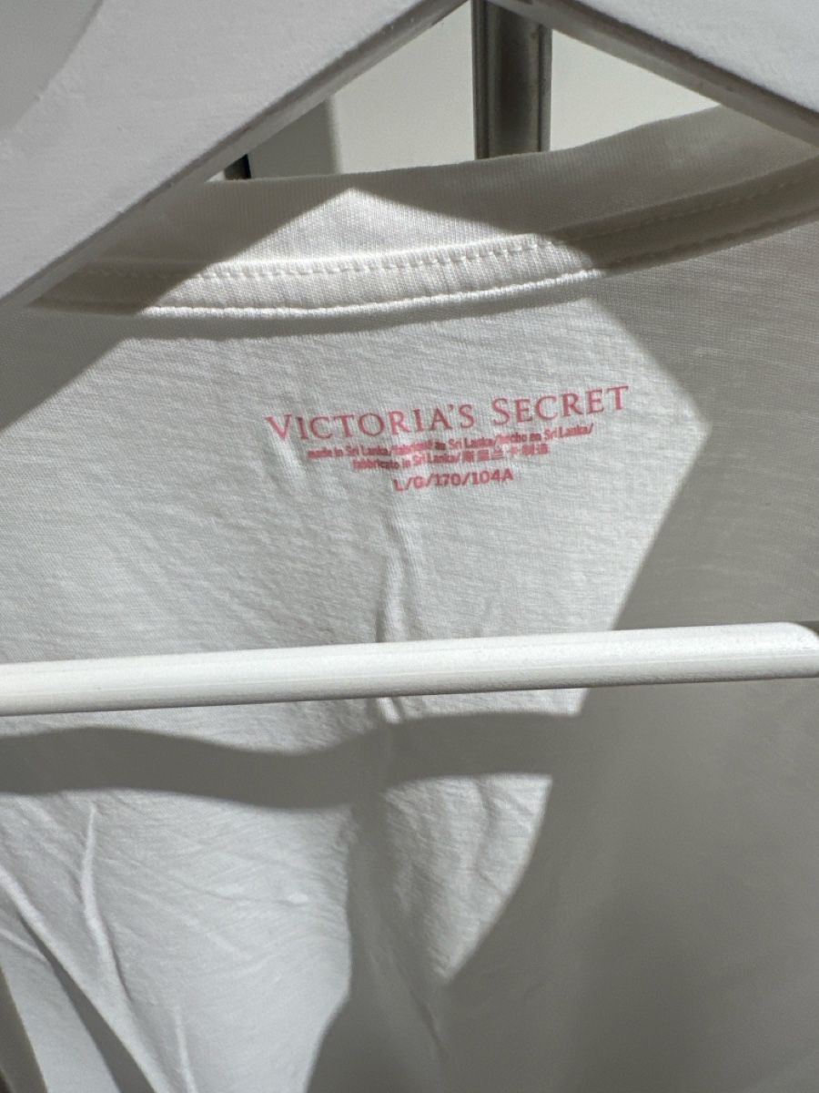 T-shirt: Victoria Secret Shirt – Usato da Zürich venduto da sommer121 1