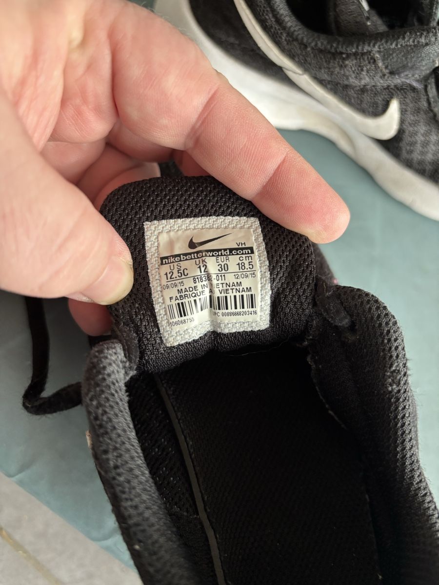 Nike Scarpe per ragazzi: Sneakers / Turnschuhe NIKE Gr. 30 – Usato da Herzogenbuchsee venduto da MoLa85 3