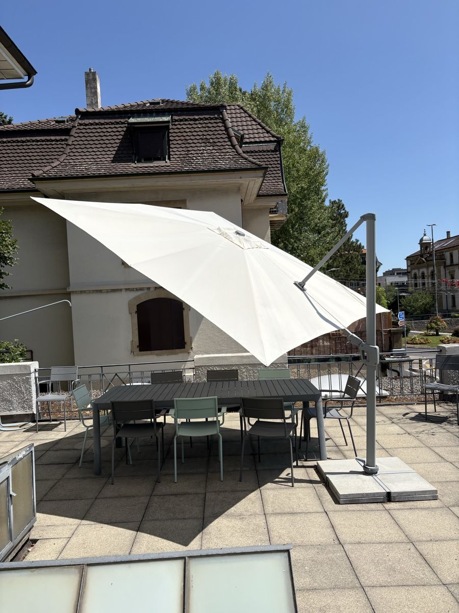 Parasols: Parasol déporté rectangulaire pivotant  – Neuf (Voir description) à Peseux par and_5f6l 2