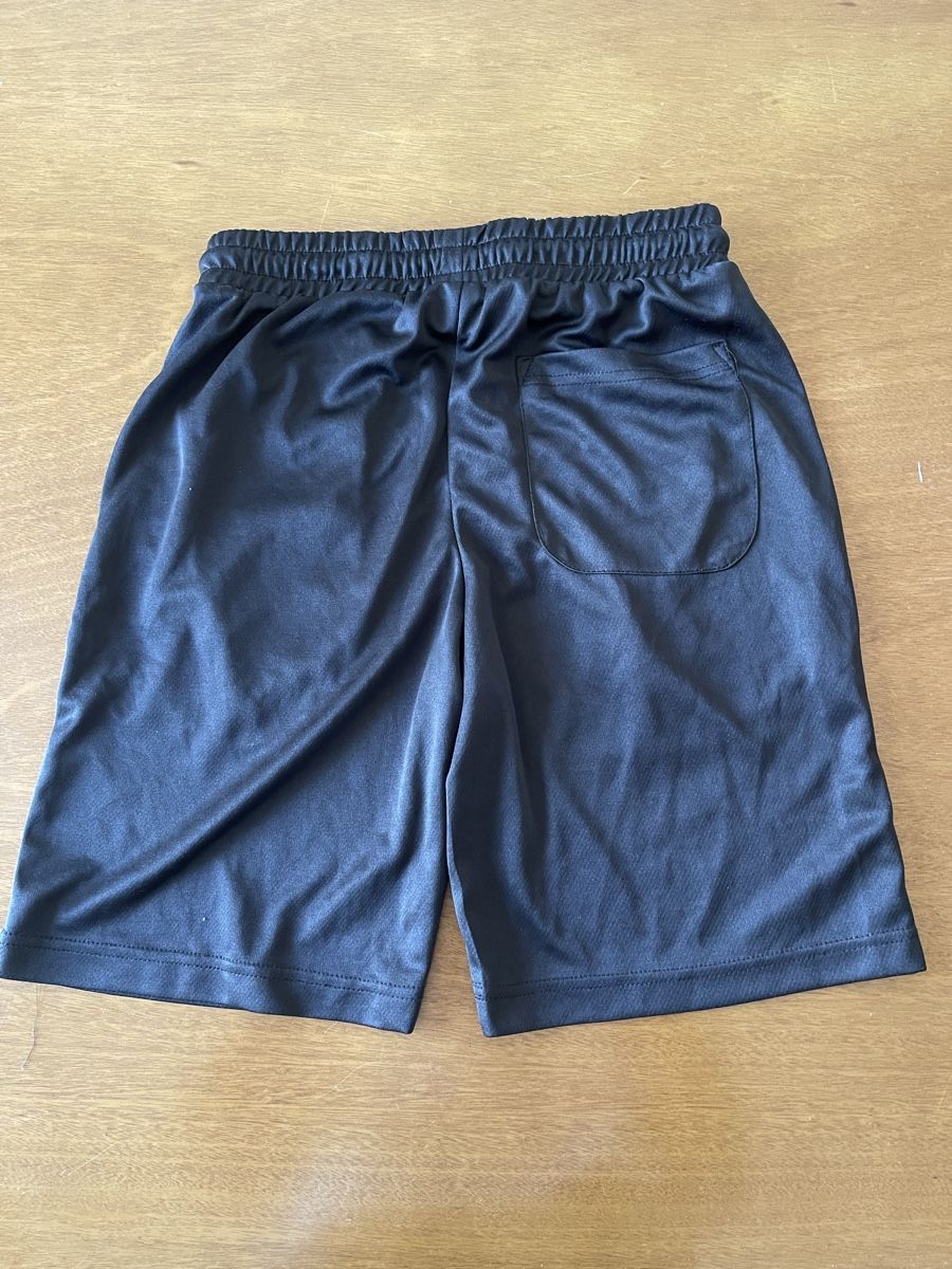 Pantaloni: Sporthose shorts schwarz M – Usato da Zürich venduto da liv125 2