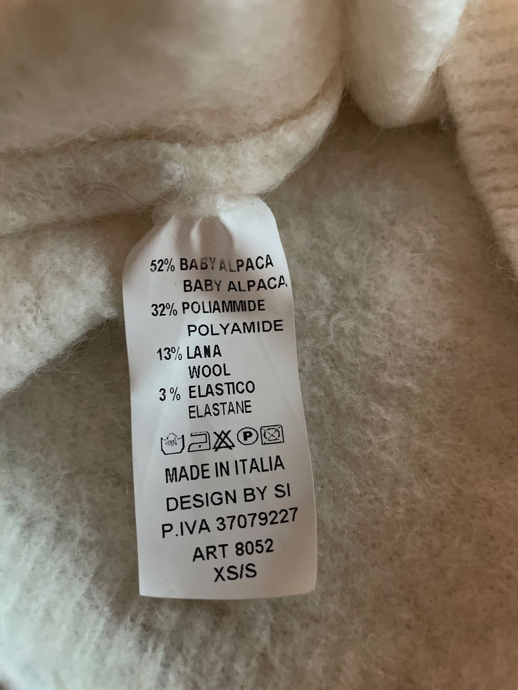 Pullover & Sweatshirts: Flauschiger, kurzer Winter-Pullover, Grösse XS/S, neuwertig – Gebraucht aus Wollerau von Poschro68 2