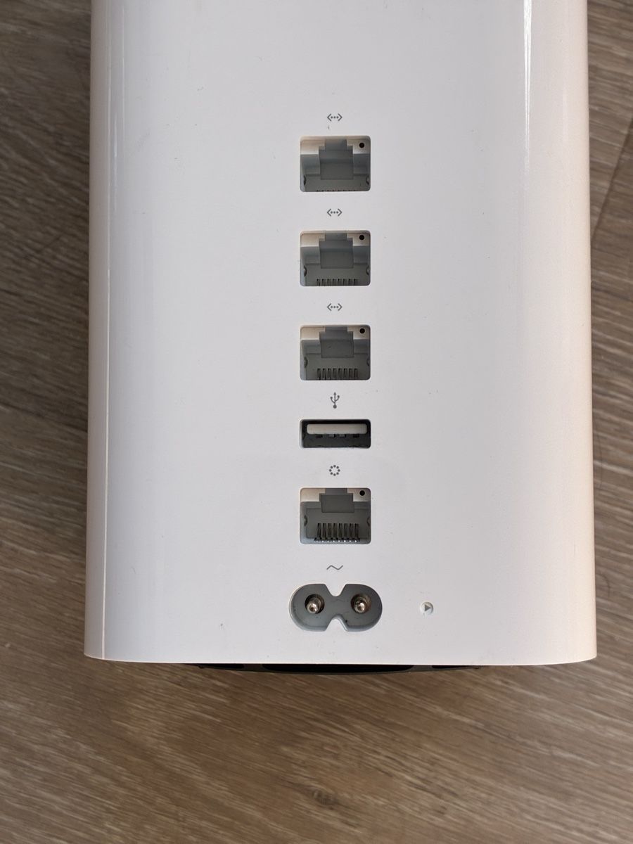 Apple Harddisks: Apple TimeCapsule 3TB AirPort Model A1470 – Gebraucht aus Zürich von Brf 2