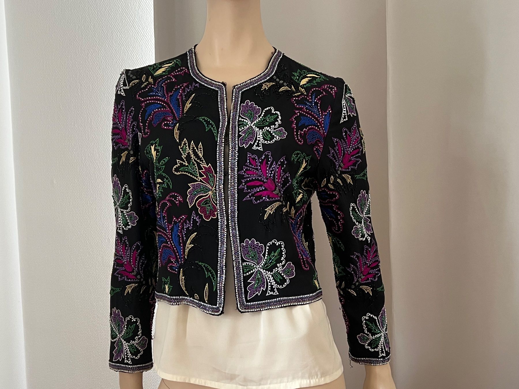 Giacche: Schwarze Seide Vintage Jacke, Grösse S – Usato da Zürich venduto da ost_5sdl 1