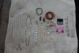 1 schönes  35 teiliges Modeschmuck Set