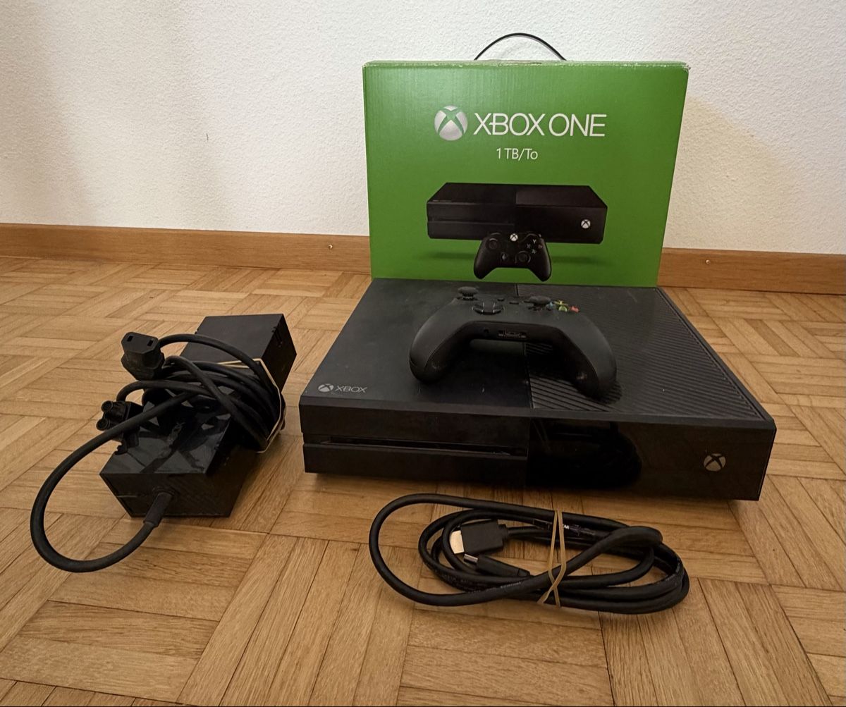 Microsoft Consoles: Used Xbox One – D'occasion à Zürich par sea_lk75