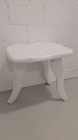 Hocker aus Massiv-Holz, weiss