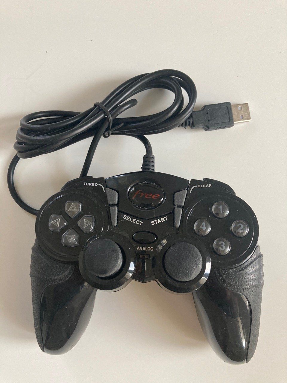 Steuerung: Manette Free USB - Parfait pour le gaming! – Neu und originalverpackt aus La Tour-de-Peilz von vve_nm8c