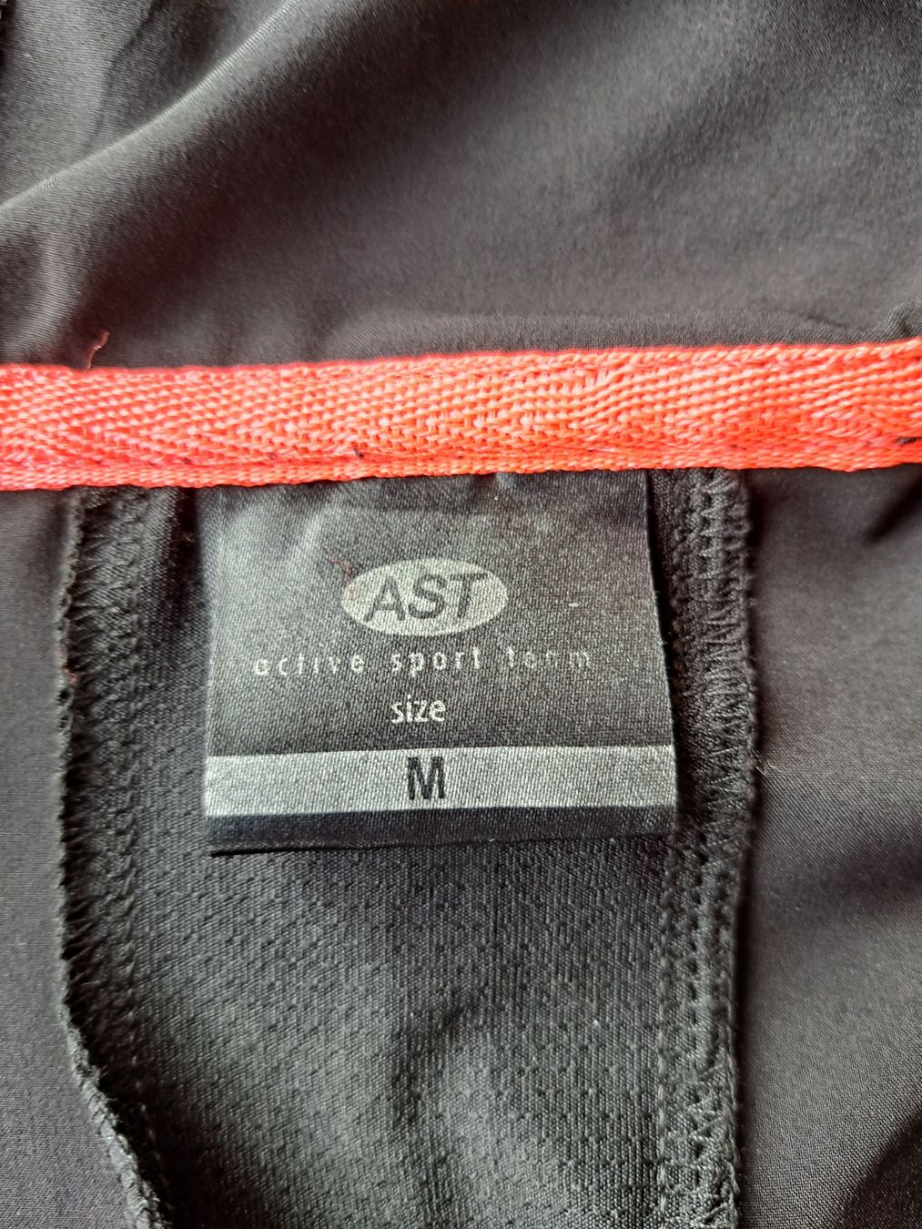 Jacken: Ast Running-Jacke Damen M – Gebraucht aus Meggen von Ricardokoch 2