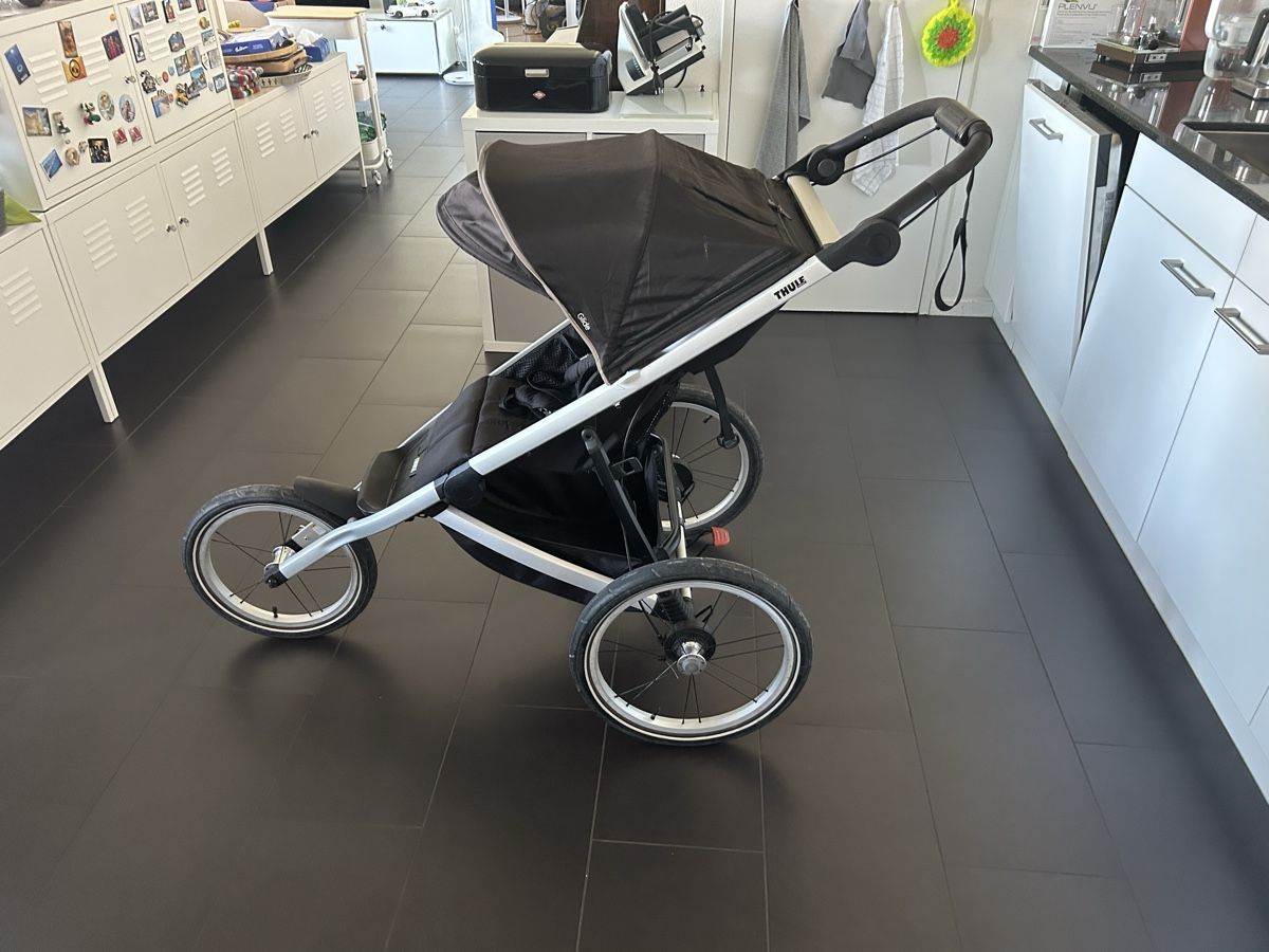 Thule Carrozzine: Thule Glide 2 Jogger Kinderwagen – Usato da Basel venduto da kitu