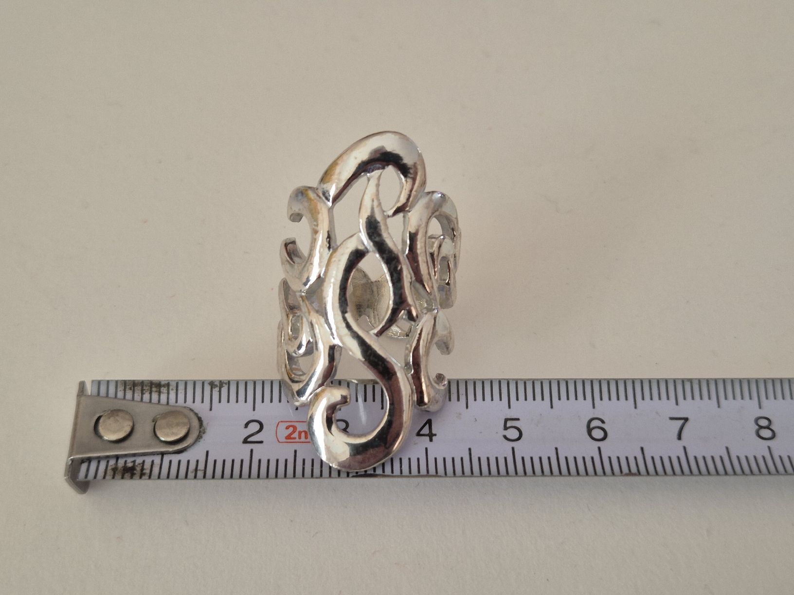 Anelli: Silberfarbener Modeschmuck Ring Unisex – Usato da Russikon venduto da eunicetungol