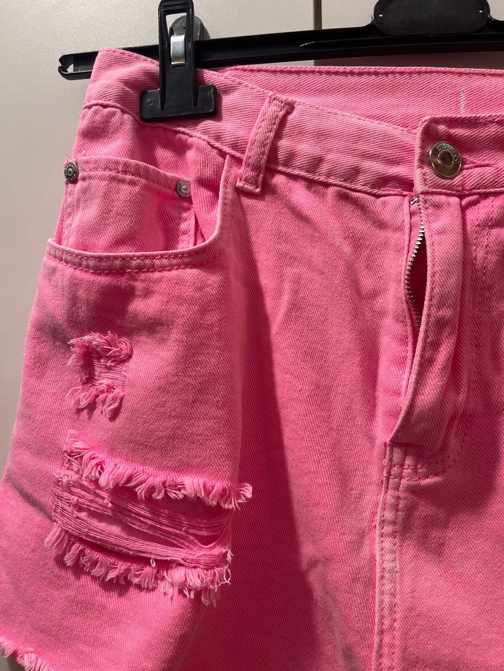 Pantaloni: Jeans corto rosa fluo – Usato da Rancate venduto da Waly__ 1