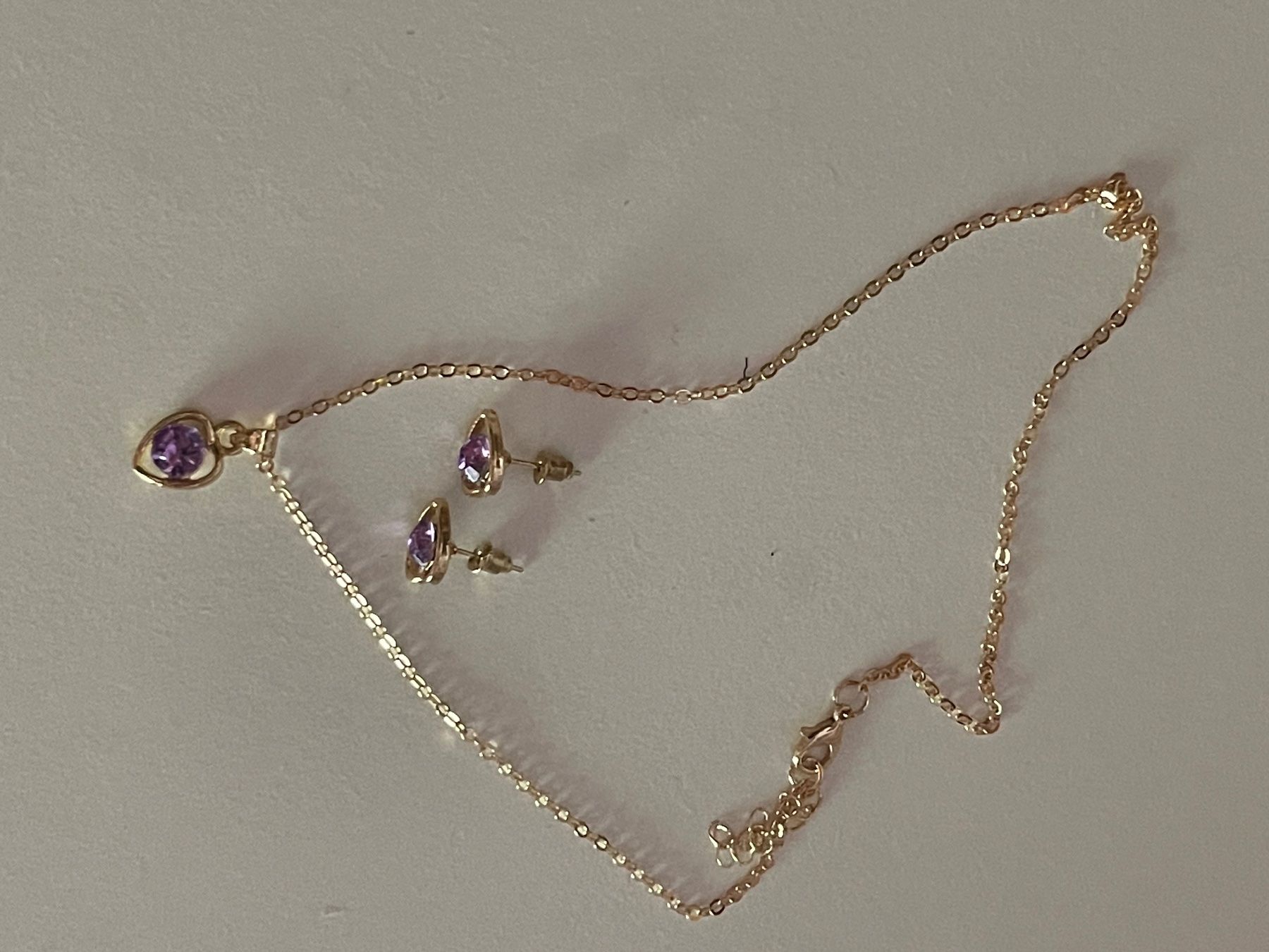 Autres bijoux: Set Collana e Orecchini Cuore Viola – Neuf avec emballage d'origine à Gordevio par LanaZimm 2