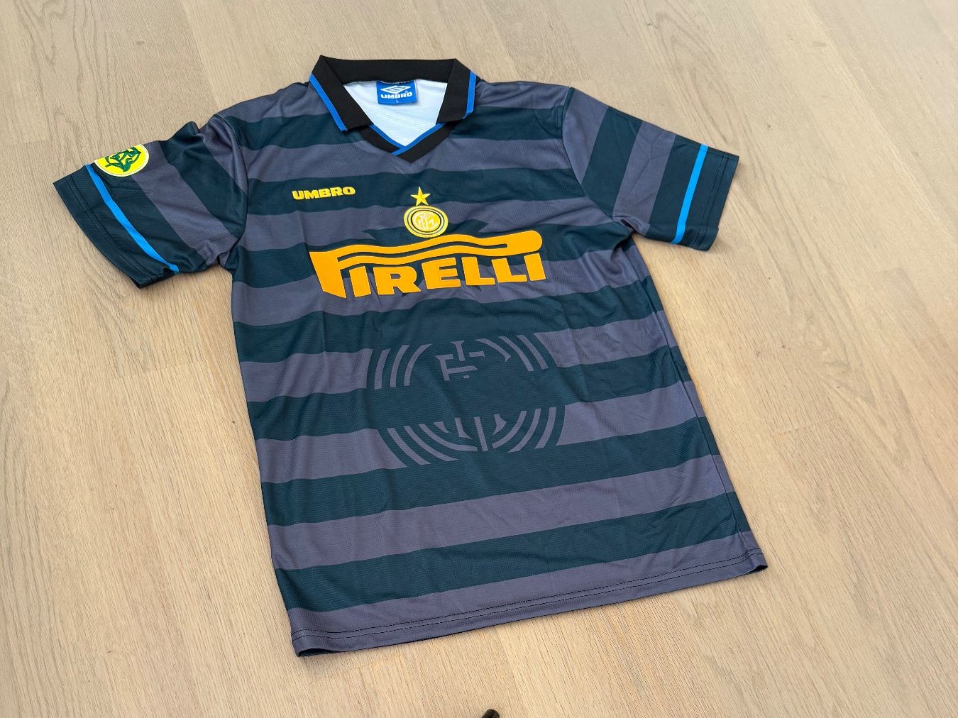 Umbro Leibchen & Hosen: Vintage Ronaldo Inter Trikot Gr. L – Neu (gemäss Beschreibung) aus Allschwil von lor_6cgq