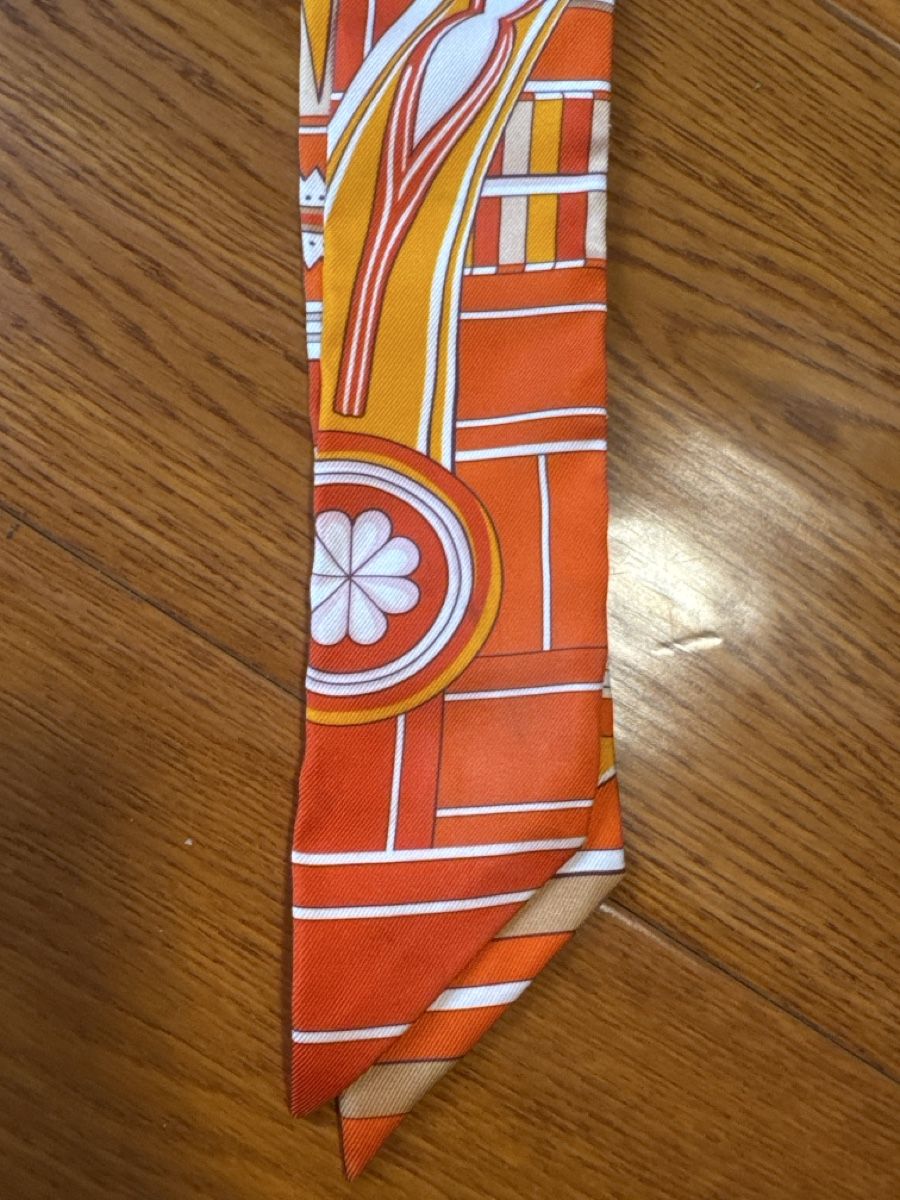Foulard & Sciarpe: Hermes twilly  un peu sale – Usato da Davos Dorf venduto da gin_8k9d 1