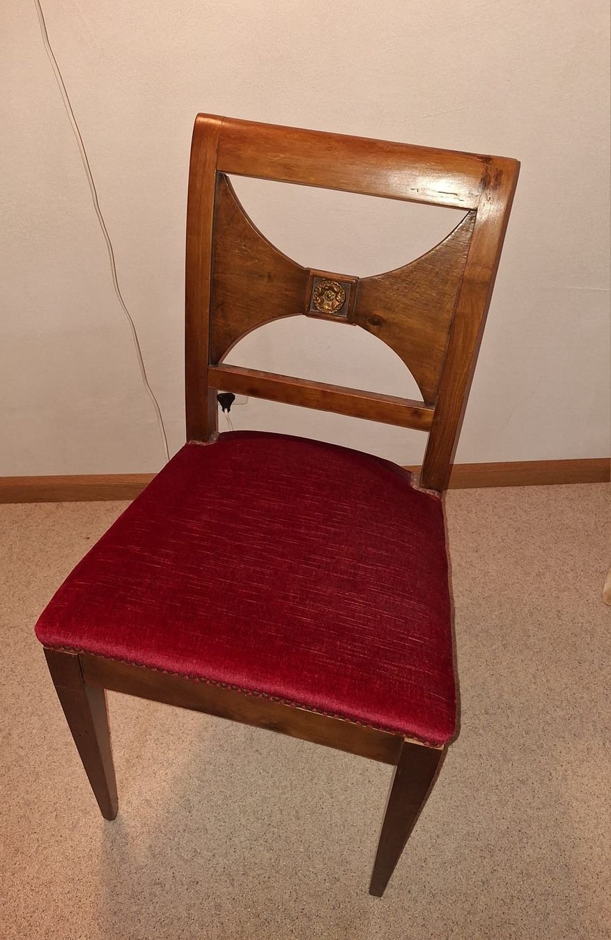 Sedie: Antiker Holz-Stuhl mit Samtbezug und Rosette – Usato da Oltingen venduto da ehu_68cq