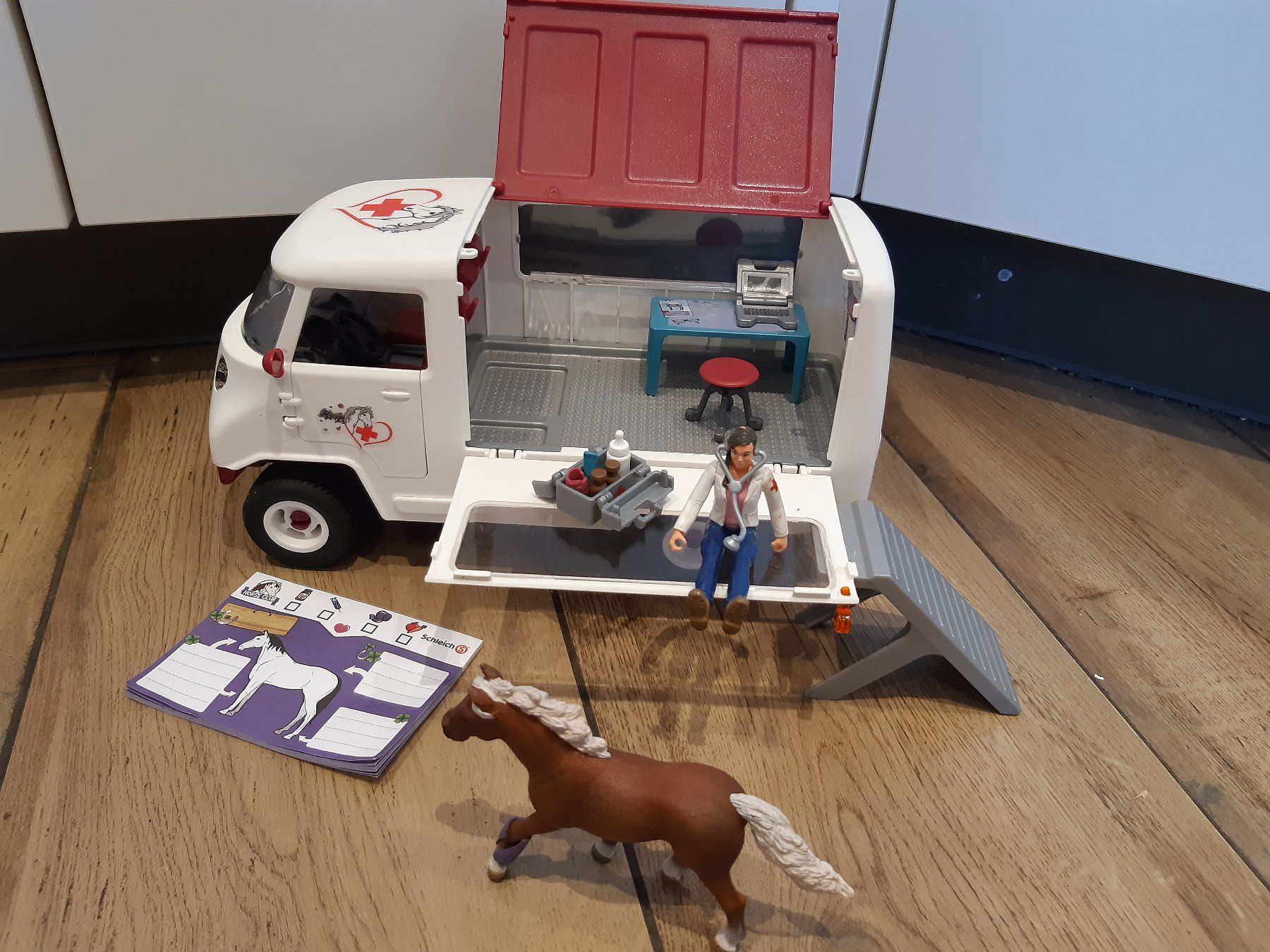 Schleich Spielzeuge: Schleich Krankentransporter – Gebraucht aus Waldkirch von Parry01