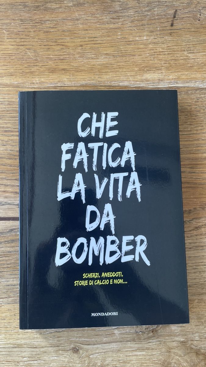 Livres: CHE FATICA LA VITA DA BOMBER  – Neuf (Voir description) à Silvaplana par Cassano7
