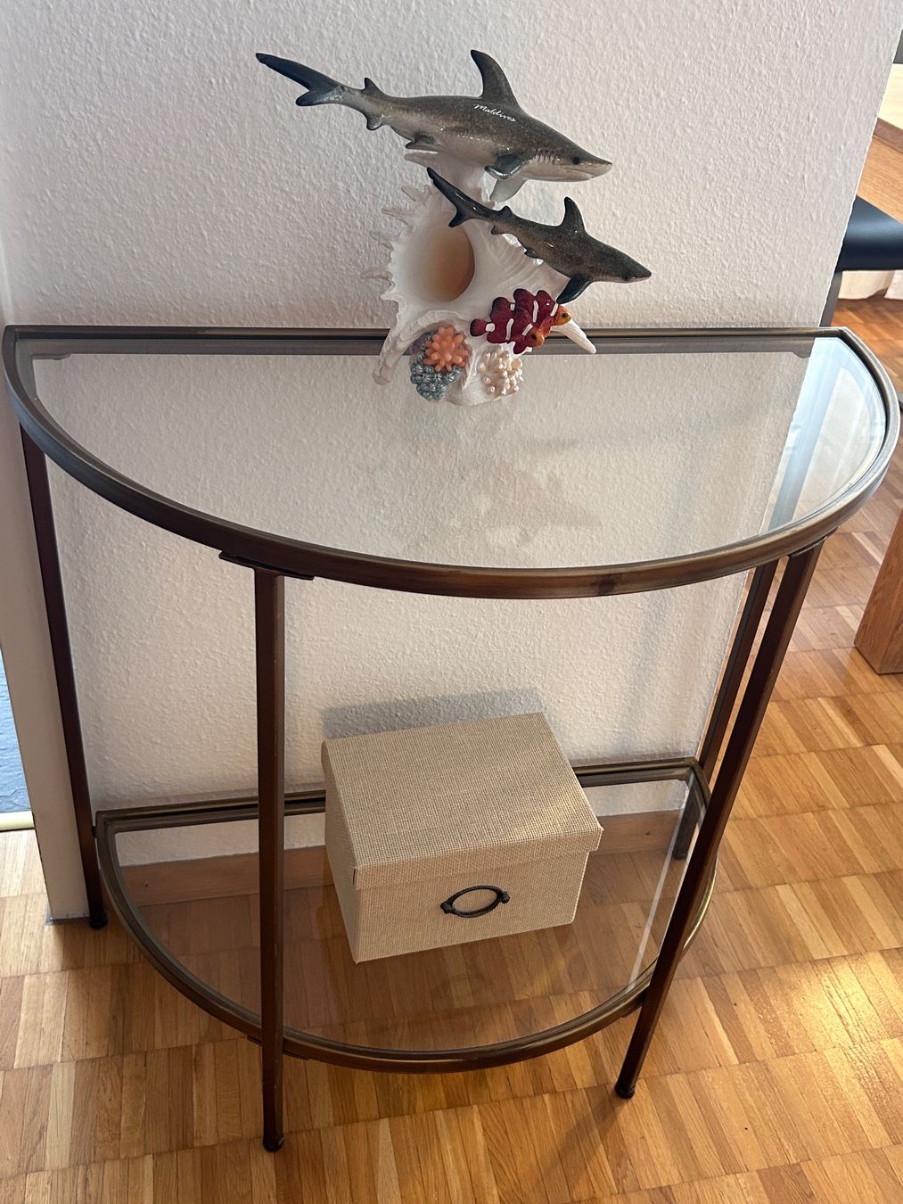 Konsolen: Halbrunde Glas-Konsole mit Antik-Finish – Gebraucht aus Thun von nes_y7s6 1