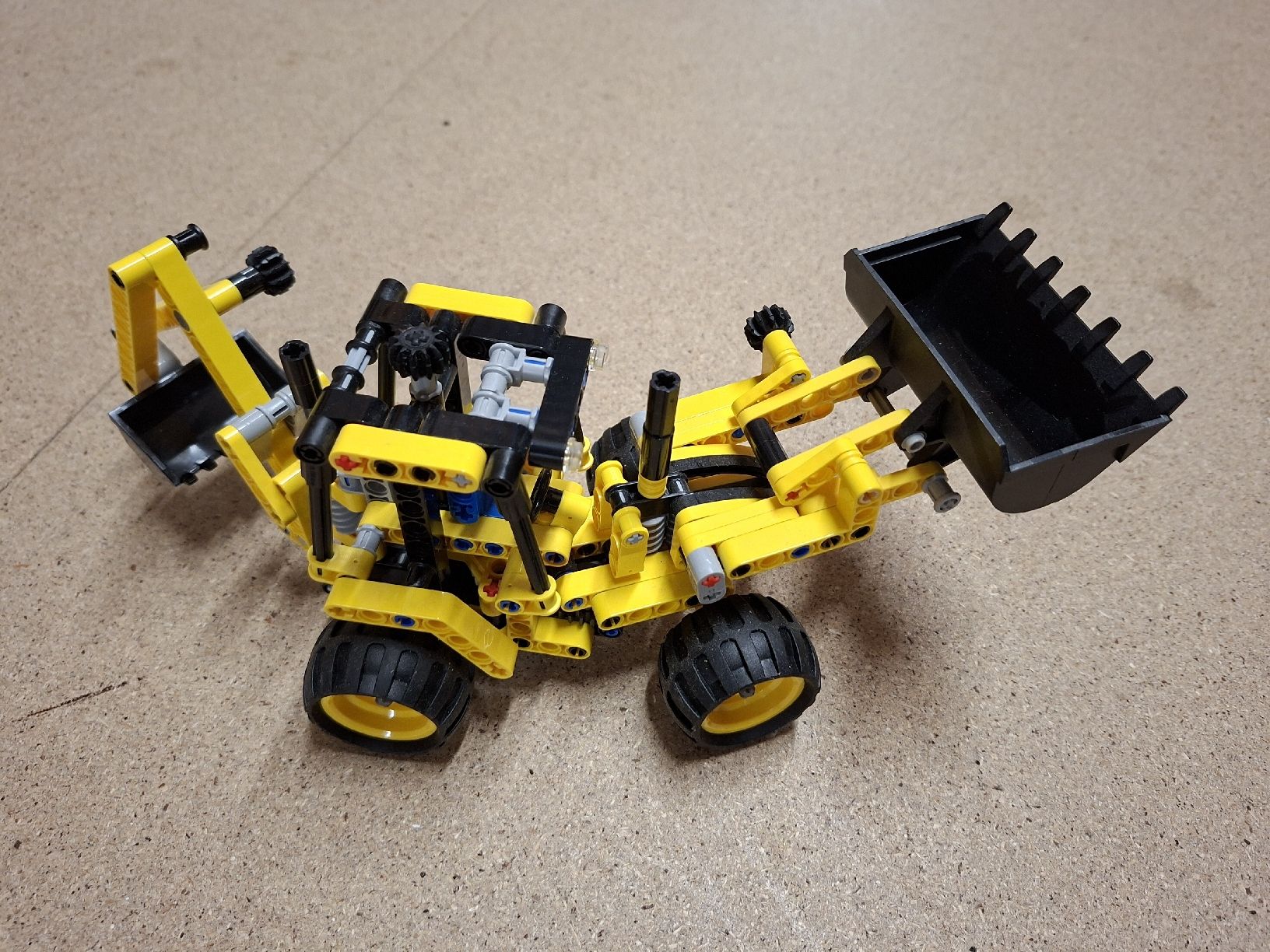 Lego Jeux de construction: LEGO Technic Baggerlader 42004, guter Zustand – D'occasion à Büsserach par Grenzstein 1
