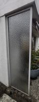 Sichtschutz aus Glas mit Rahmen