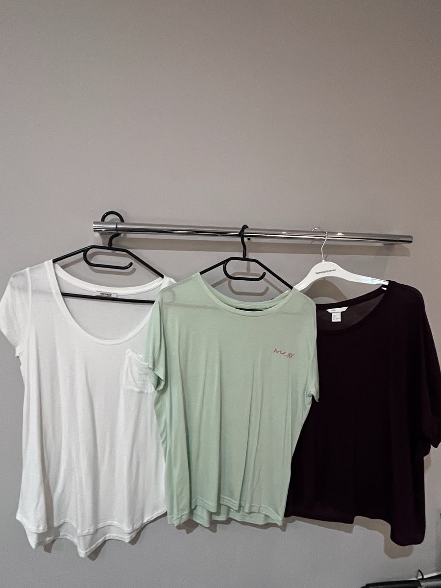 Kleiderpakete: 3 T-Shirts XS/S – Gebraucht aus Kreuzlingen von nic_mqj5
