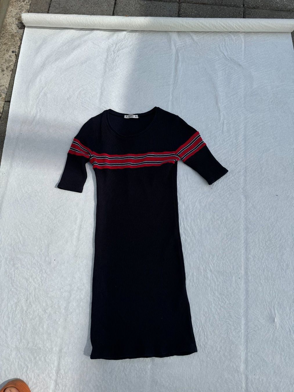 Pull&Bear Robes et jupes: Robe bleue et rouge Pull&Bear taille M – D'occasion à Vandoeuvres par Zoccoli11 1