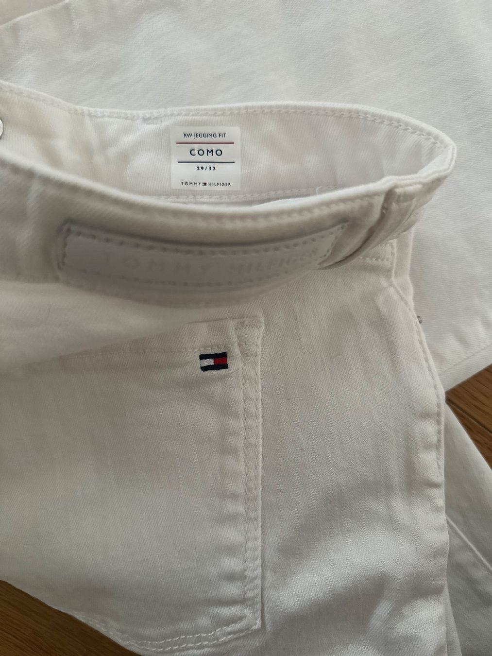 Tommy Hilfiger Jeans: Tommy Hilfiger Jeans – Nuovo (secondo la descrizione) da Pfaffhausen venduto da Klaras_second_hand 1