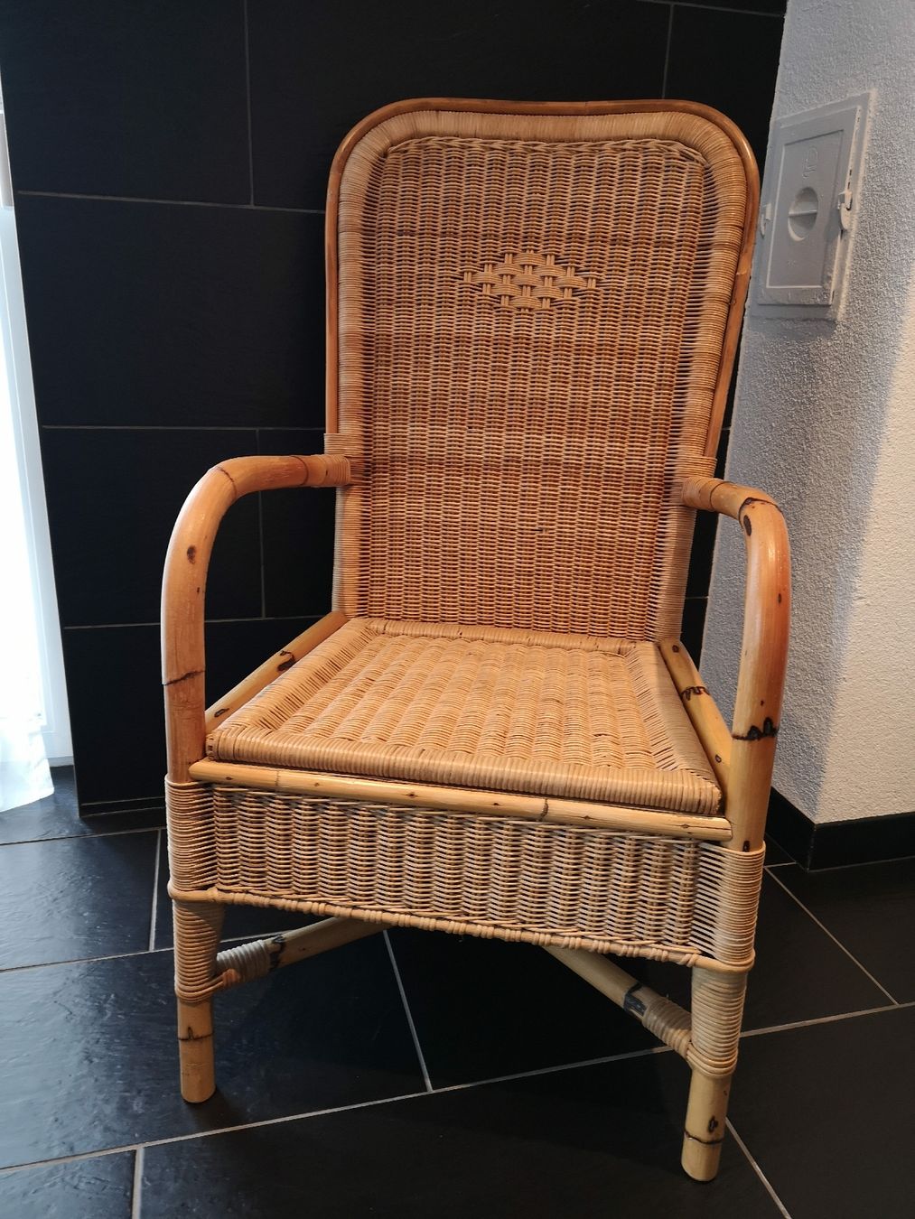 Stühle: Nachtstuhl Rattan Vintage – Gebraucht aus Berneck von Schlings