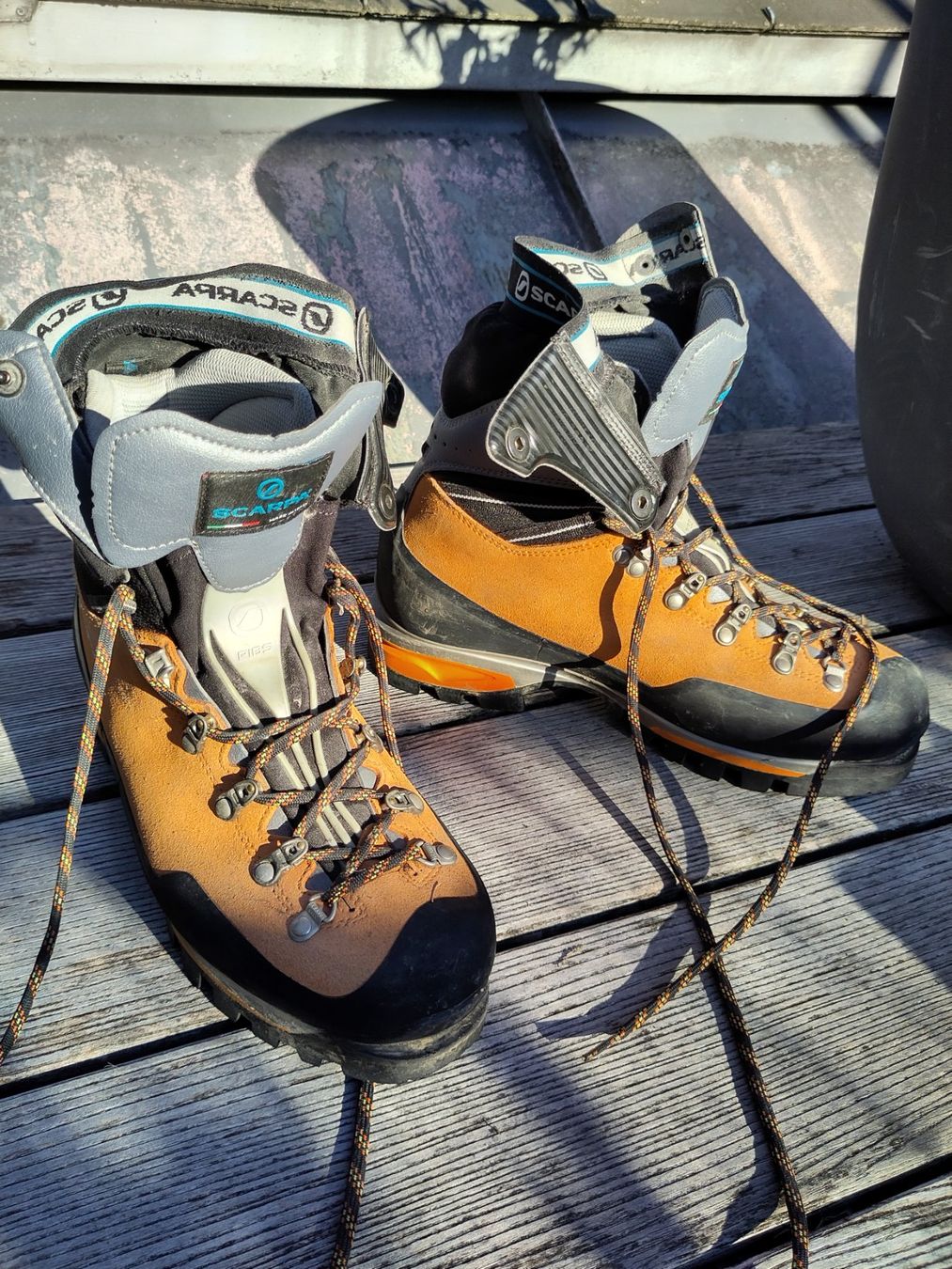 Scarpa Scarpe da uomo: Scarpa Wagerschuhe/Bergschuhe 41.5 – Usato da Einsiedeln venduto da Valeria89