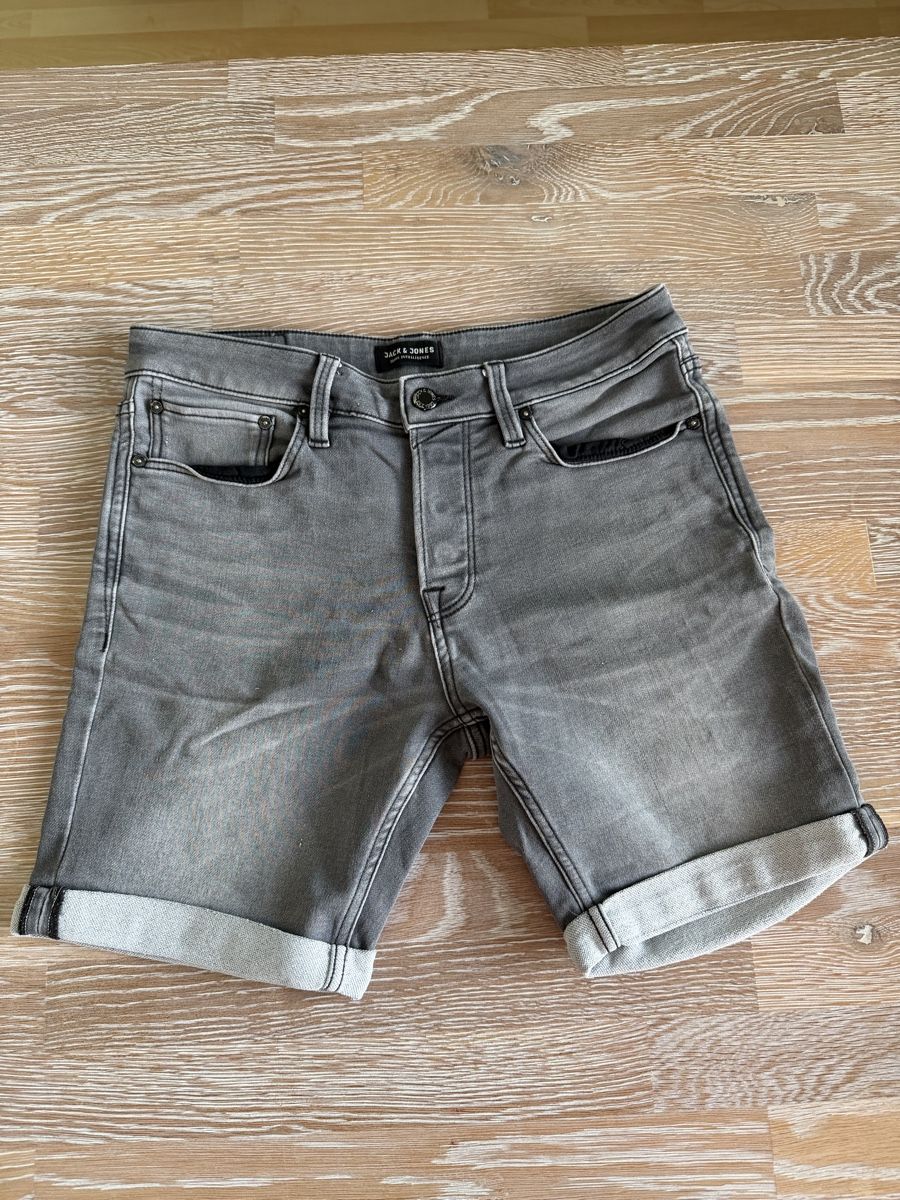 Jack & Jones Jeans: Herren Shorts Jack & Jones Grau Grösse M – Gebraucht aus Schöftland von nevio74