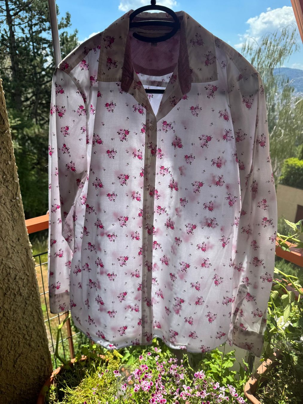 Blusen: Damenbluse weiss mit Blumen Grösse L – Gebraucht aus Zürich von Hawaii22