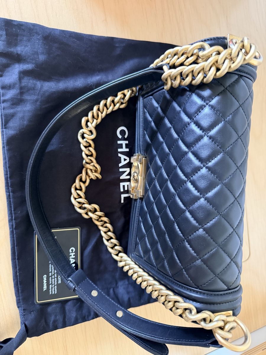 Chanel Sacs femmes: Chanel Boy Bag Medium  schwarzes Kaviarleder – D'occasion à Biberen par Miamo_xx 7