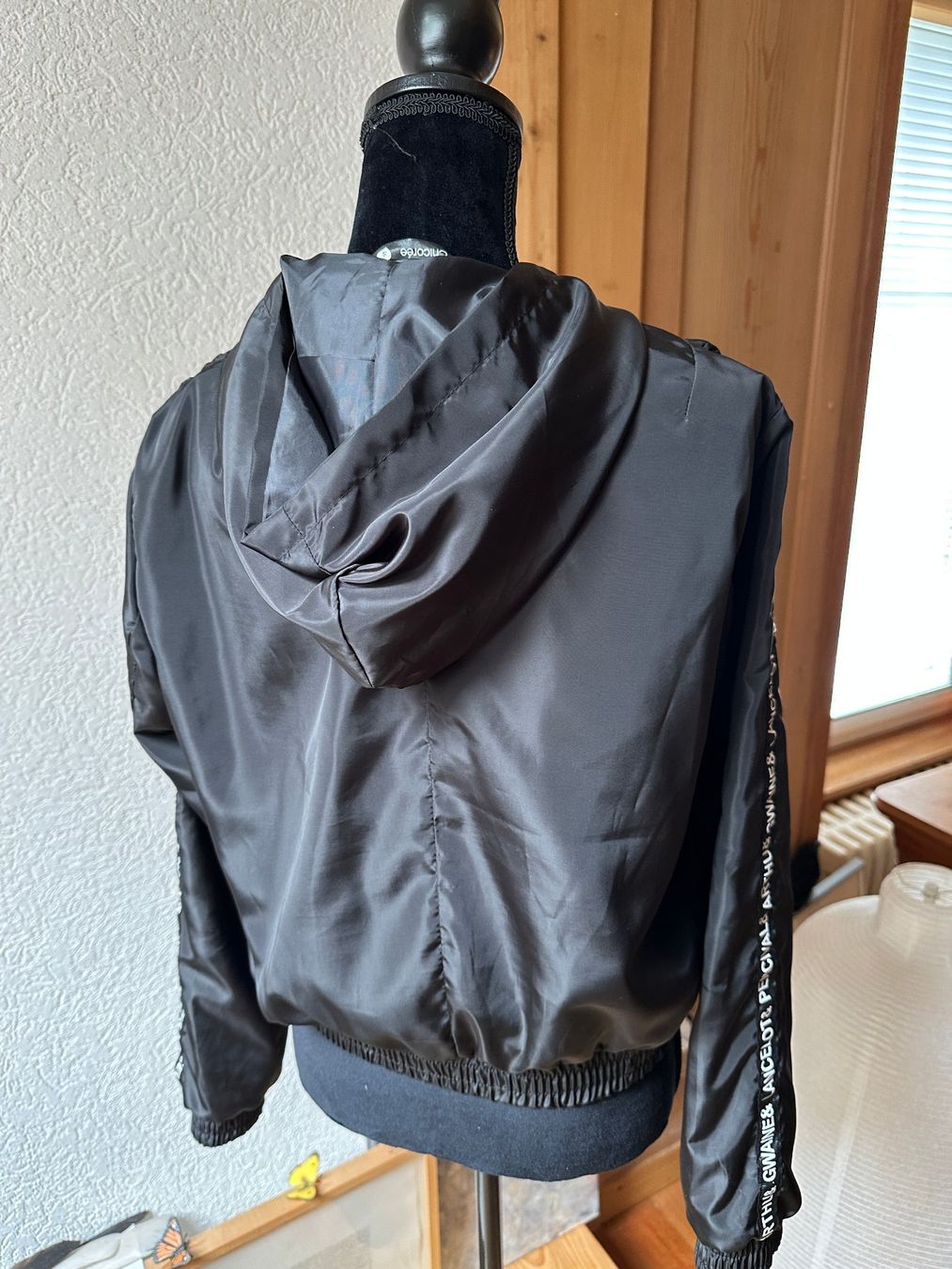 Giacche: Leichte Jacke Windbreaker Trainerjacke S – Nuovo (secondo la descrizione) da Gümmenen venduto da FelizitasHermann 2