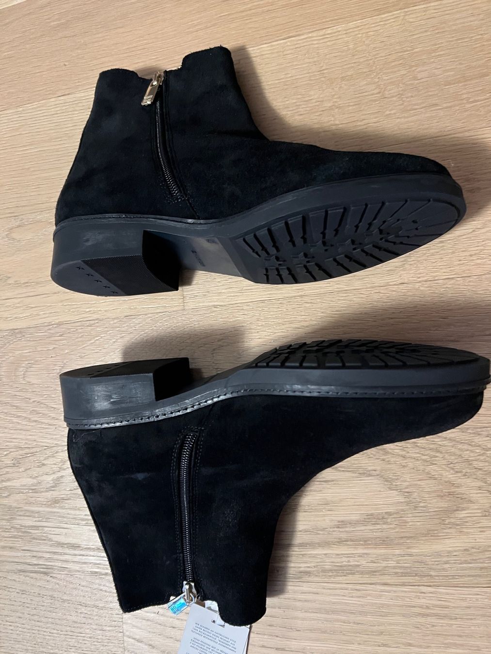 Tommy Hilfiger Scarpe da donna: Stiefeletten, Tommy Hilfiger, Grösse 40, Neu – Nuovo e nell'imballaggio originale da St. Gallen venduto da mirnes84 1