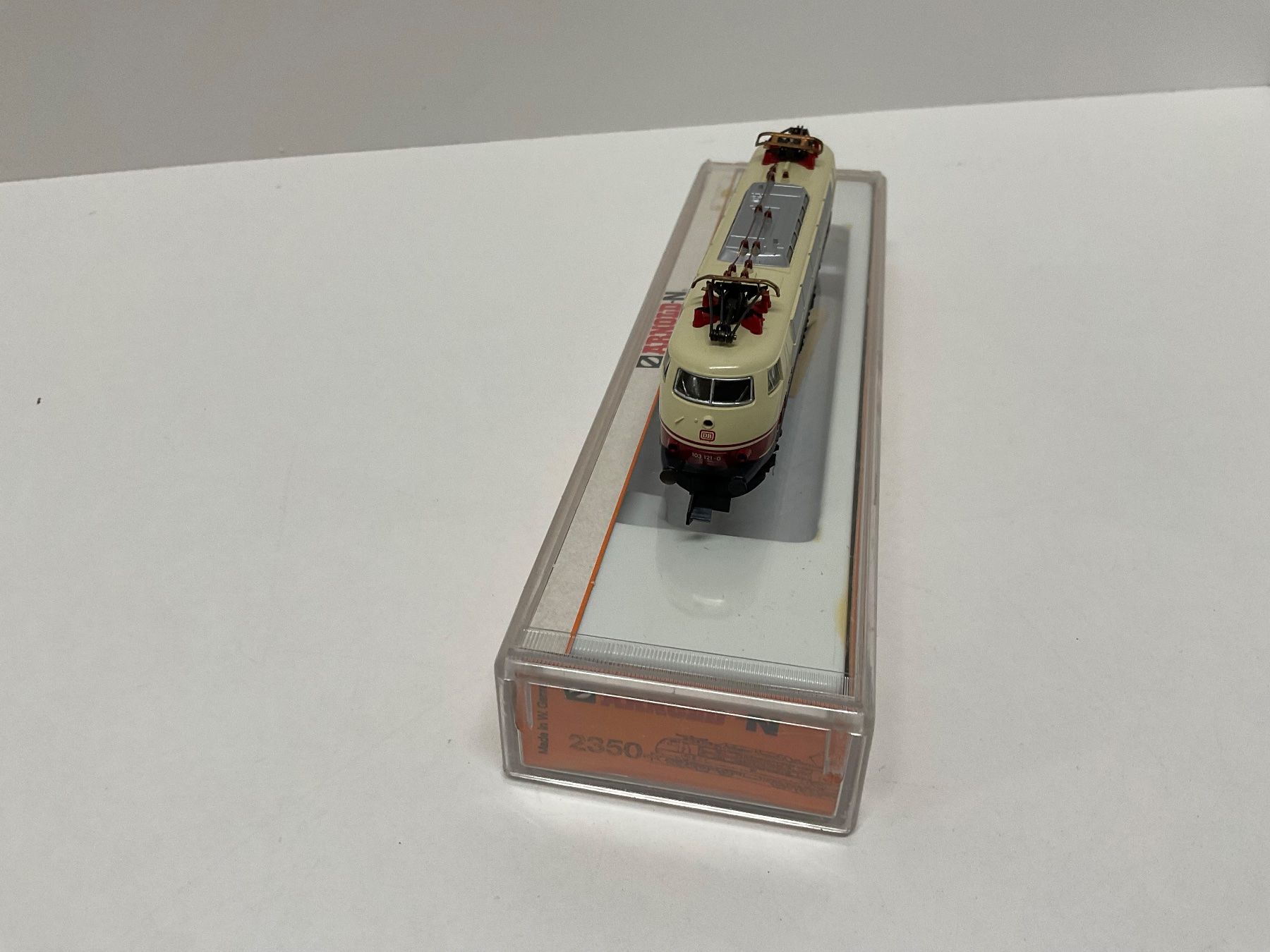Arnold Modellini di ferrovie: Arnold N 2350 BR 103 der DB, Bespielt mit Verpackung – Usato da Chur venduto da Chur75 1