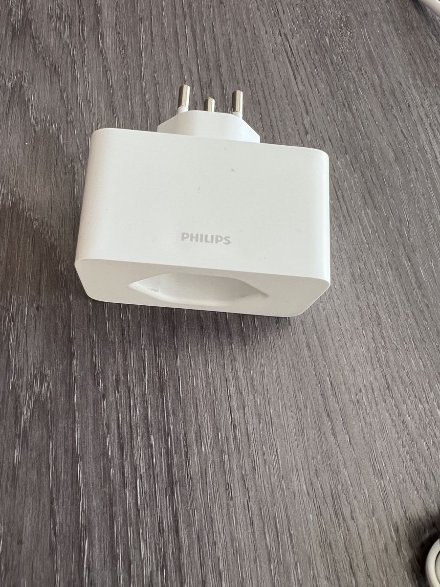 Philips Lampade: Philips Hue Set (Bridge, 2 Dimmschalter, Plug) – Usato da St. Gallen venduto da jil_d5rh 3