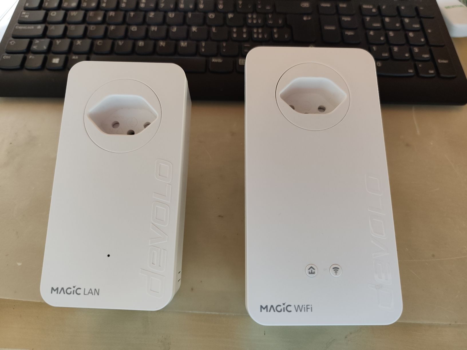 Devolo Laufwerke & Adapter: Develo Magic 2 LAN and WiFi - Starter Kit – Gebraucht aus Herrliberg von daniel8704