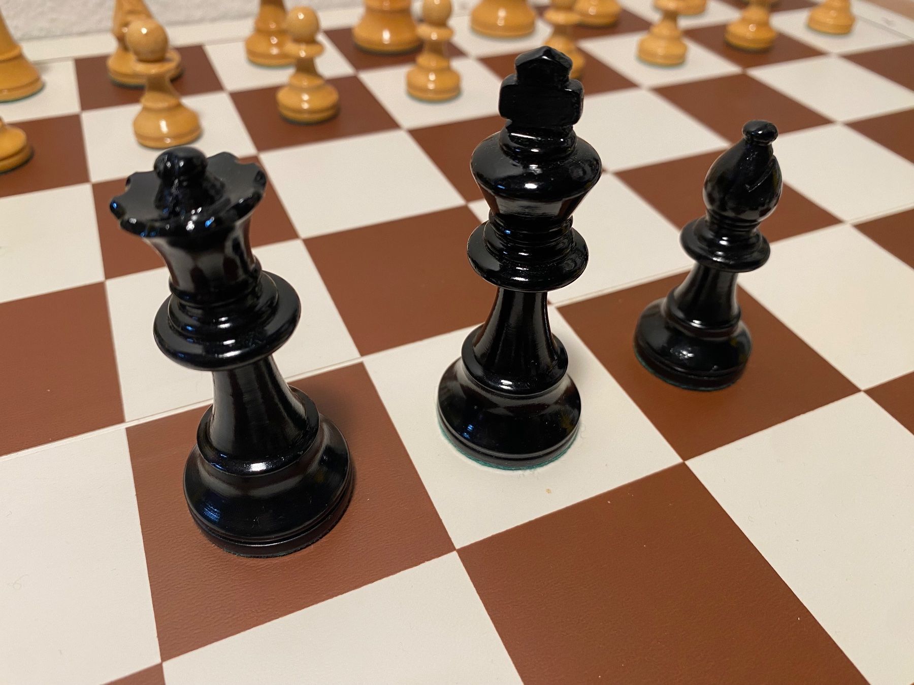 Giochi: Jeux d'echec en bois – Usato da St-Prex venduto da Okoala 1