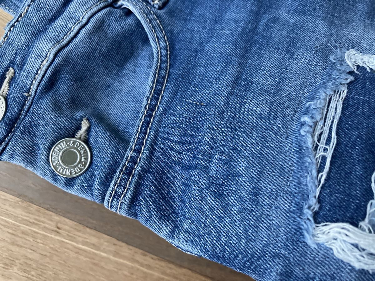 H&M Pantaloni: Latzhose kurz Gr. 140 – Usato da Luzern venduto da Aldabema 1