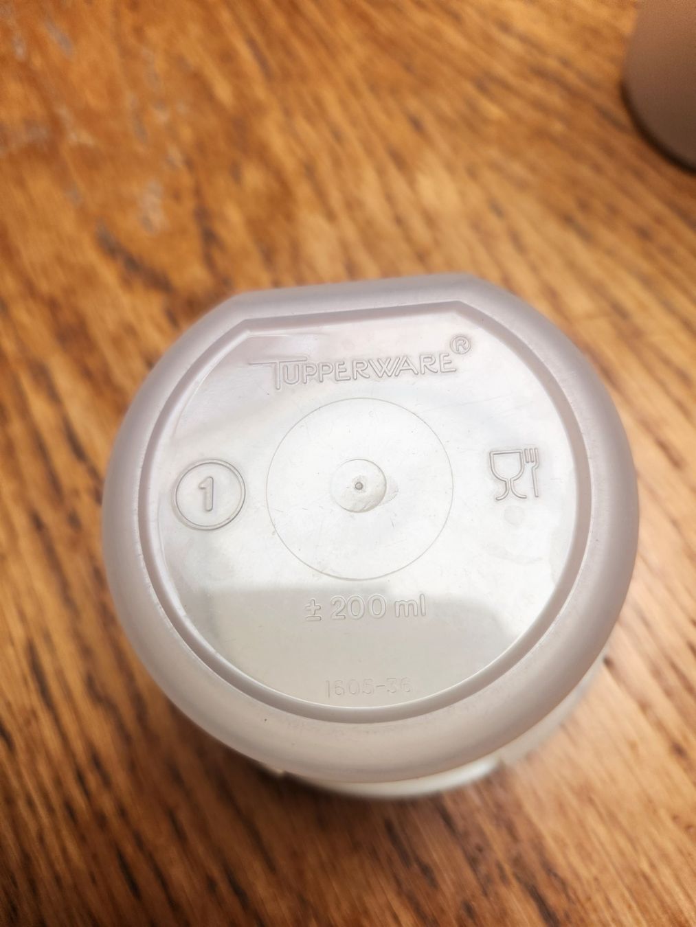 Tupperware Behälter & Ähnliches: Tupperware Käsestreuer und 2 Behälter – Gebraucht aus Gstaad von Meiel2020 4