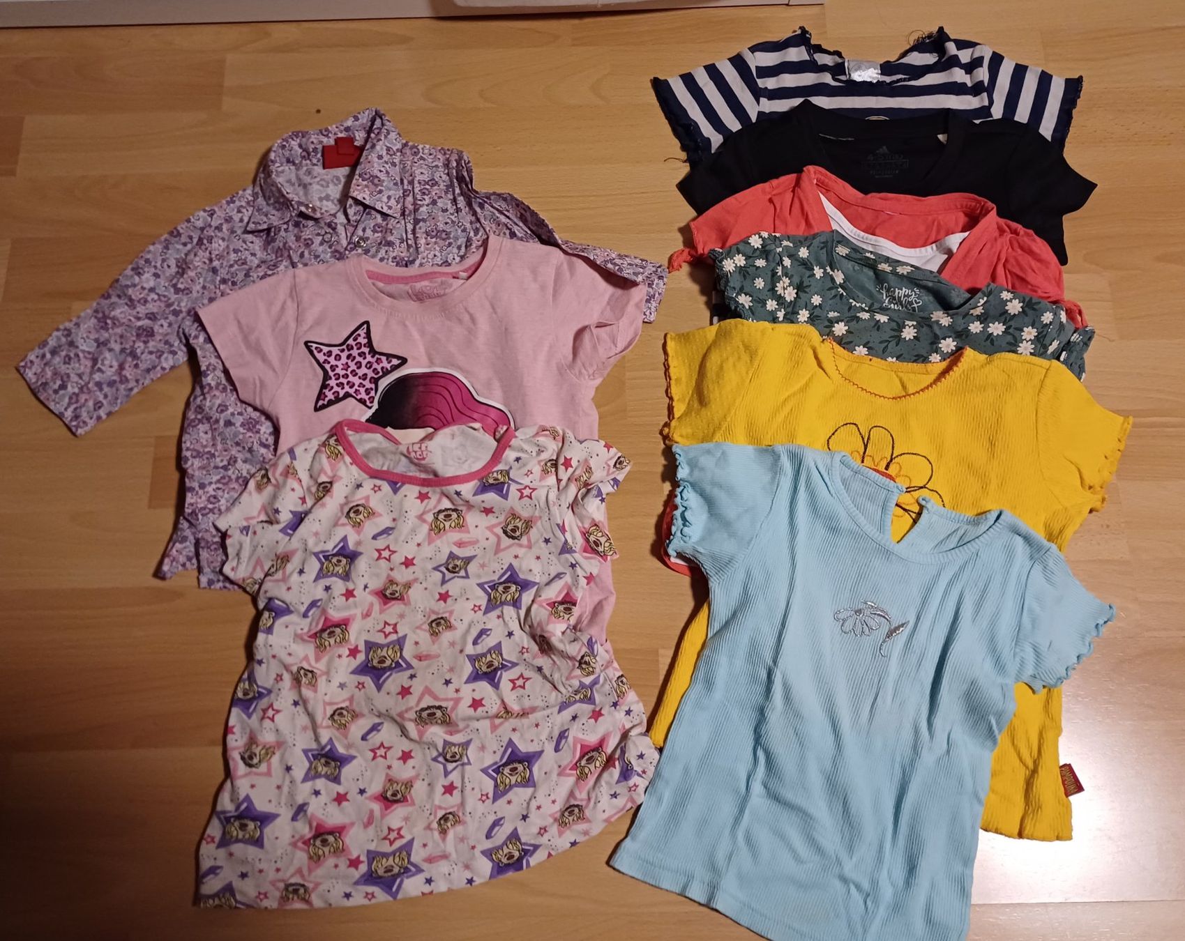 Lotti & Set di vestiti: Grosses Kleiderpacked Mädchen Gr.104 – Usato da Jenaz venduto da nad_m5h6 2