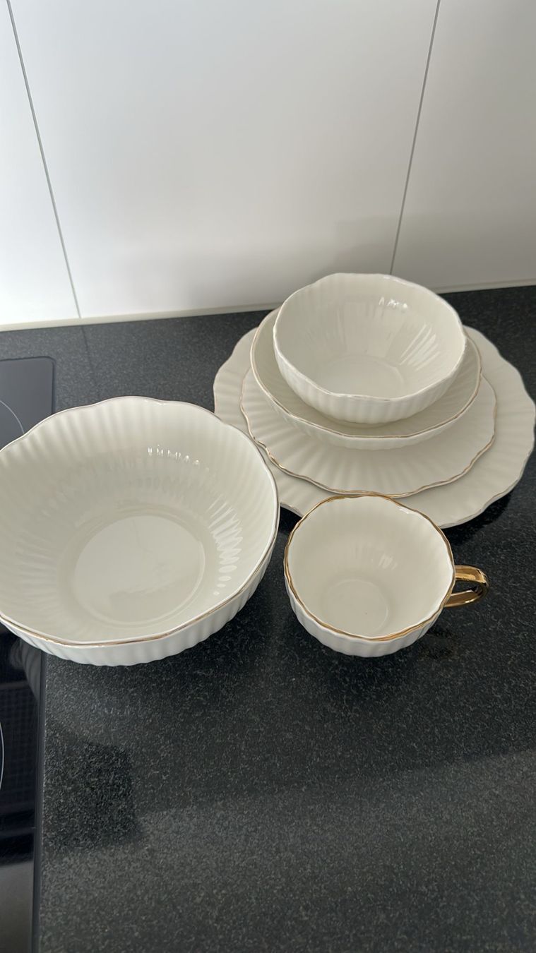 Set di piatti: Geschirrset – Usato da Rupperswil venduto da nes_qs52
